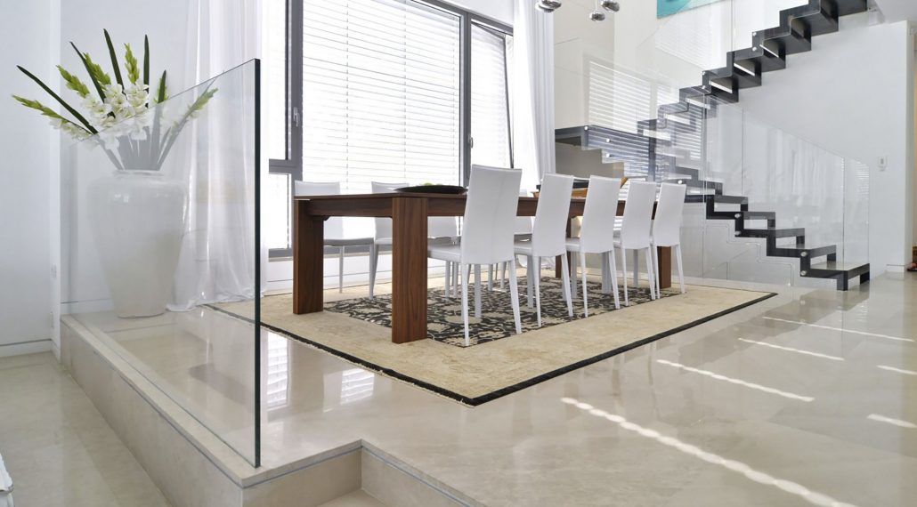 מעקות זכוכית לבית