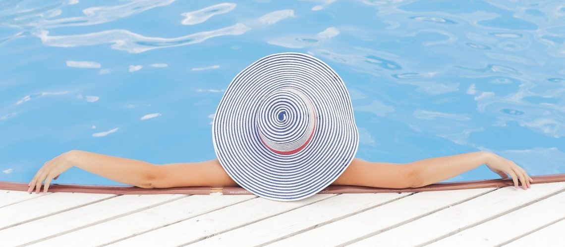 pool-690034_1280